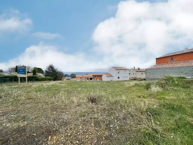 Terrain, 587 m²