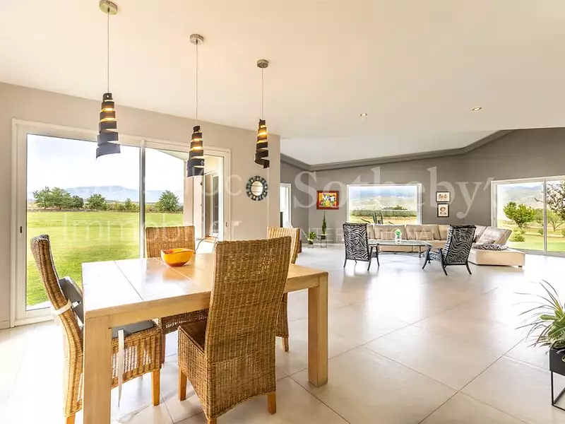 Maison, 275 m²