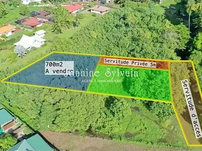 Terrain, 700 m²