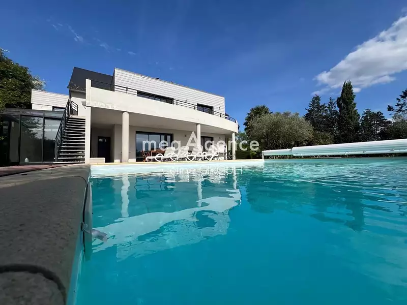 Maison, 240 m²