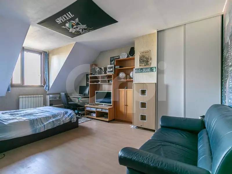 Maison, 166 m²