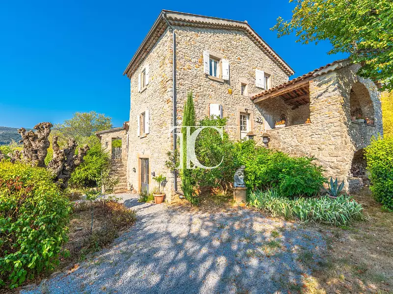 Maison, 198 m²