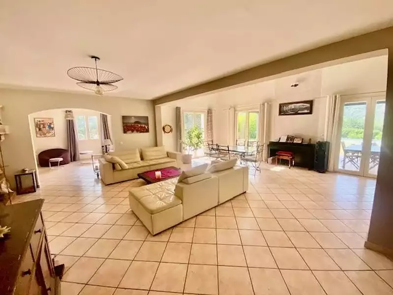 Maison, 245 m²