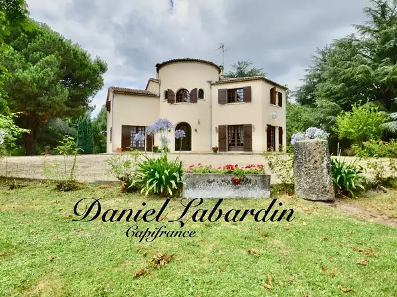 Maison, 230 m²