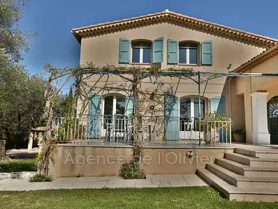 Maison, 240 m²