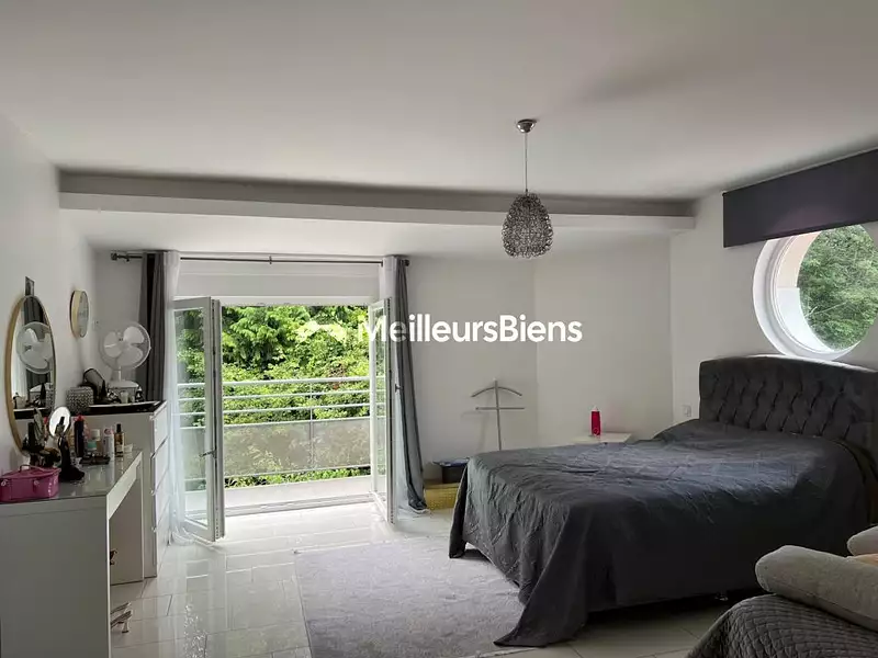 Maison, 255 m²