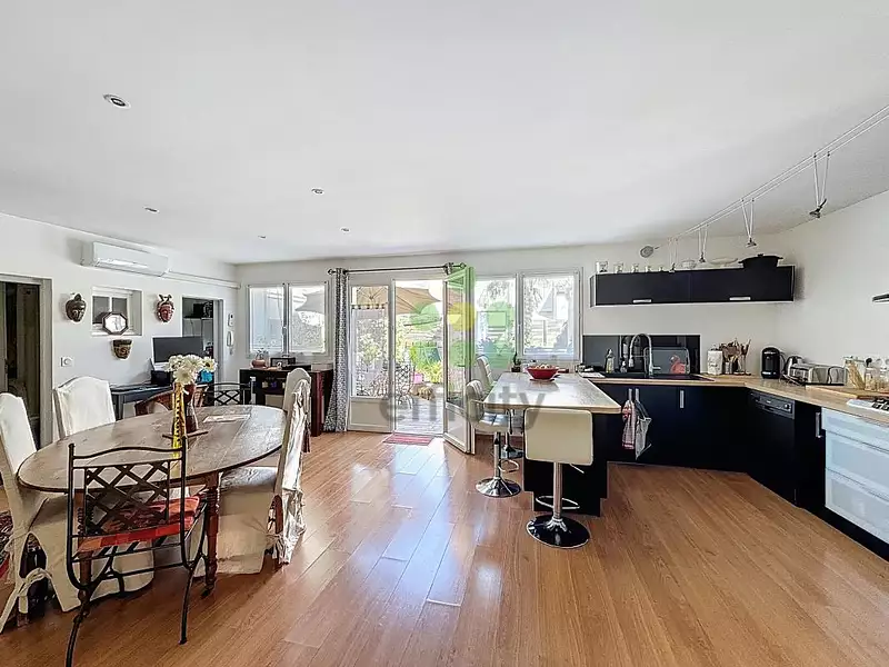 Maison, 220 m²