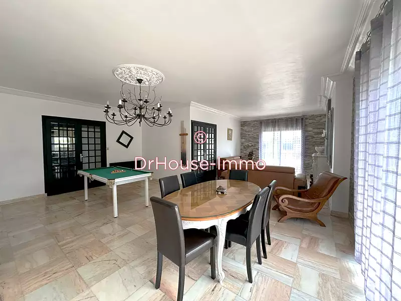 Maison, 221 m²