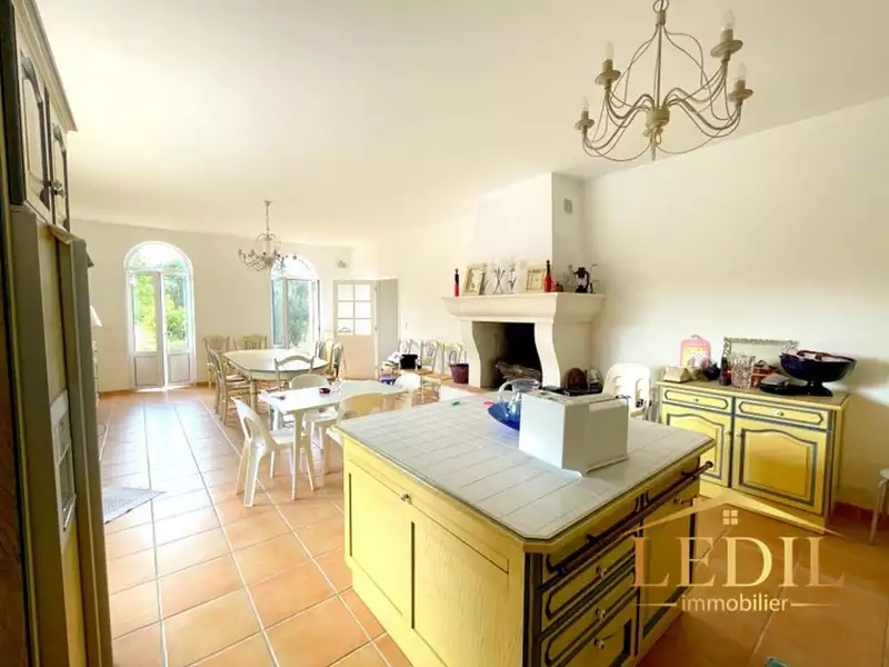 Maison, 214 m²