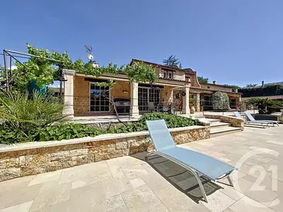 Maison, 245 m²